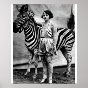Tätowierte Zirkusdame und Zebra Poster