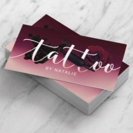 Tattoo Artist Gun & Blume Typografie Burgundy Red Visitenkarte
