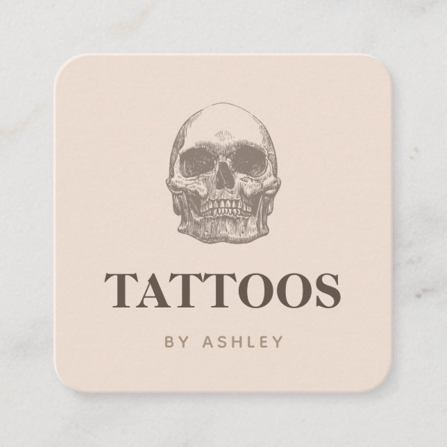 Tattoo Artist Social Media Skull Beige Moderne Quadratische Visitenkarte (Vorderseite)