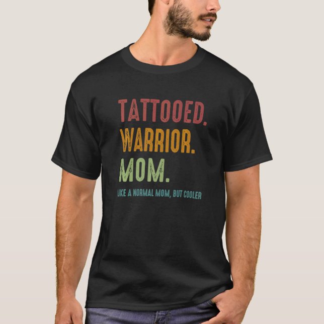 Tattooische Krieger-Mama wie eine normale Mama, ab T-Shirt (Vorderseite)