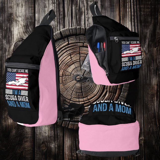 Tauchen ins Abenteuer unter dynamischen Wellen Crossbody Bag (Von Creator hochgeladen)