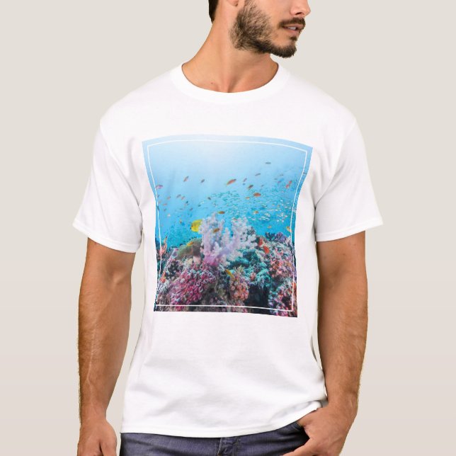 Tauchen mit farbenfrohen Riffs und Korallen T-Shirt (Vorderseite)