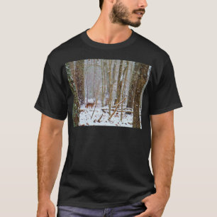 Tauchen Sie ein in den Schnee, Hirsch im Arrowhad- T-Shirt