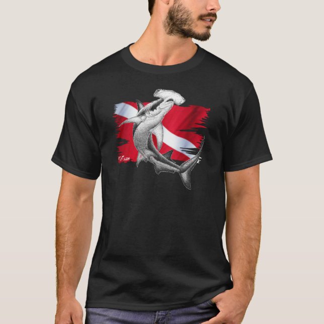 Tauchenflagge mit Hammerhai Haifischtaucher unten T-Shirt (Vorderseite)