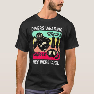 Taucher, die Masken tragen, bevor sie Coole Scuba T-Shirt