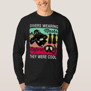 Taucher, die Masken tragen, bevor sie Coole Scuba T-Shirt