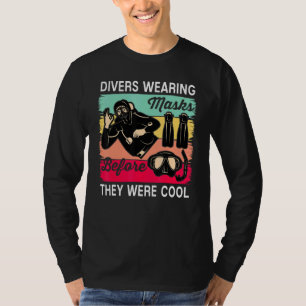 Taucher, die Masken tragen, bevor sie Coole Scuba T-Shirt