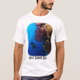 Taucher und weiche Koralle auf dem Great Barrier T-Shirt