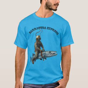 Tauchhelm-Taucher reitet auf einem Barrakuda-Fisch T-Shirt