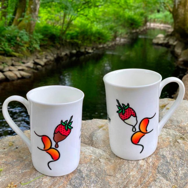 Tauchmuack!!! Erdbeere und Schokolade Prozellantasse (Enjoy dipping yourself into life with this beautiful muackS!!! mugs. Photo sent by a customer.)