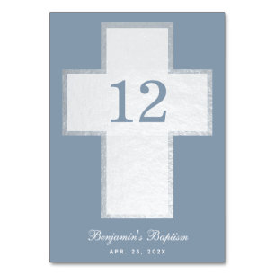Taufjunge Dusty Blue Weißen Kreuz Faux Silber Tischnummer