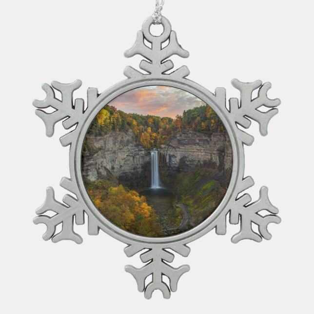 Taughannock Falls im Herbst Schneeflocken Zinn-Ornament (Vorderseite)