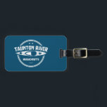 Taunton River Massachusetts Kayaking Gepäckanhänger<br><div class="desc">Der Fluss Taunton fließt frei ohne Dämme oder andere Staudämme von seiner Entstehung am Zusammenfluss von Matfield und Town River in Bridgewater bis zu einem Punkt 40 Meilen flussabwärts,  wo er in die Mount Hope Bay einmündet.</div>