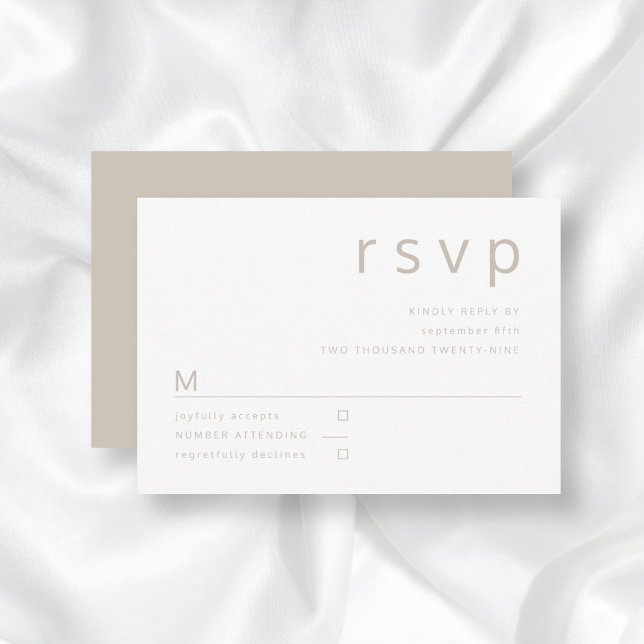 Taupe Beige Minimalistische Typografie Hochzeit RSVP Karte (Von Creator hochgeladen)