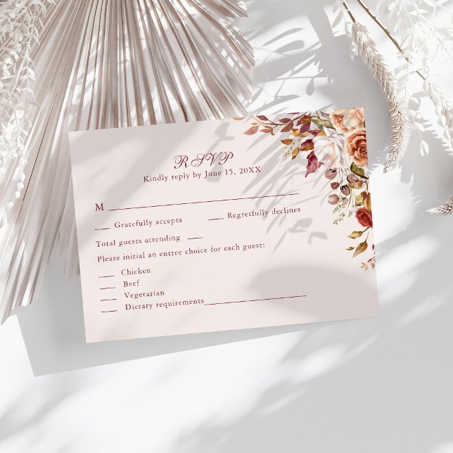 Taupe Floral Wedding RSVP Card Elegant Response Karte (Taupe Floral Wedding RSVP Card Elegant Response on a sunny table with neutral dry botanicals)