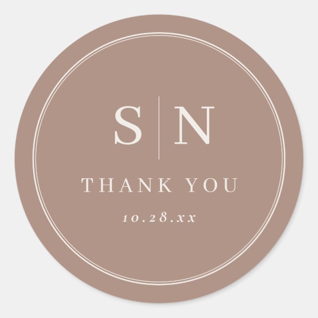 Taupe Minimal and Chic | Wedding Initial Runder Aufkleber (Vorderseite)