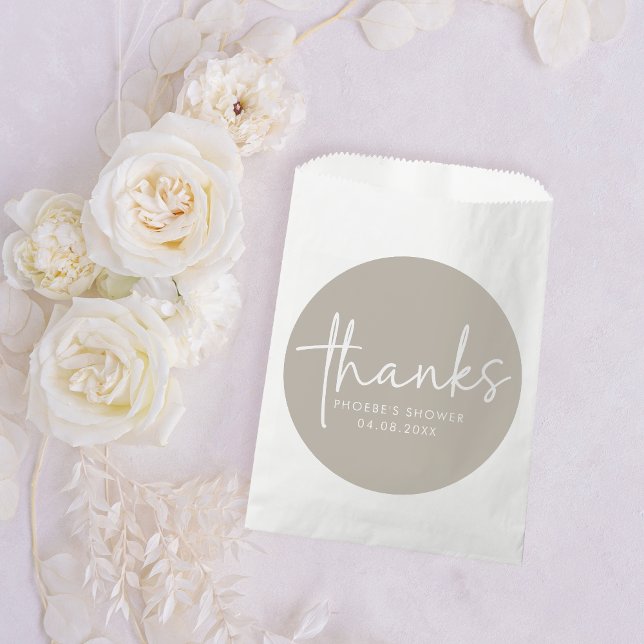 Taupe Minimalistisches Script Brautparty Geschenktütchen (Von Creator hochgeladen)
