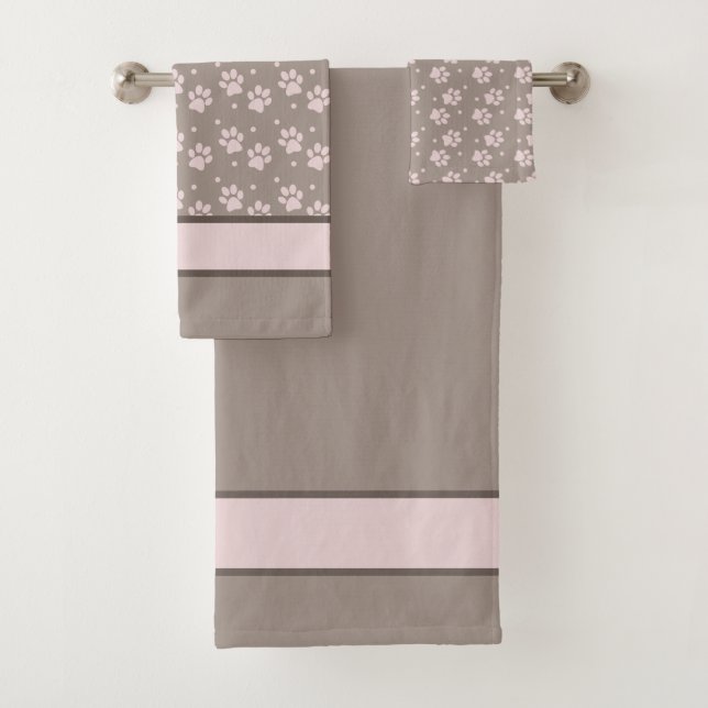 Taupe & Pink Paw Print – Elegant Neutral Dog Lover Badhandtuch Set (Insitu)