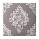 Taupe und Cream Damask Fliese<br><div class="desc">Ein leichter Taupe-Damast-Muster auf einem dunkleren Taupe-Hintergrund schafft dieses auffallende Keramik Fliesen-Design. Schön für eine Küche Backsplash,  Bad Wanne,  Dusche und Countertop Kachel,  oder irgendeinen Bereich (nicht für den Einsatz im Freien). PASSENDE Artikel in unserem Geschäft.</div>