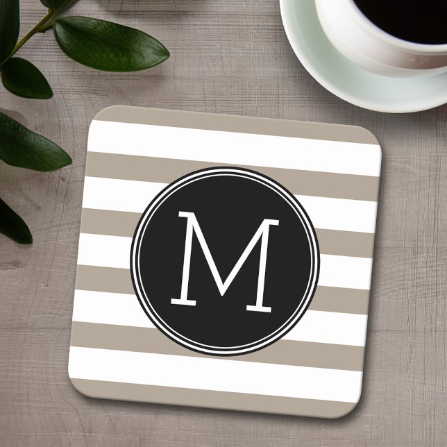 Taupe und weißes Streifenmuster Schwarzes Monogram Rechteckiger Pappuntersetzer (Personalized coaster with a monogram)