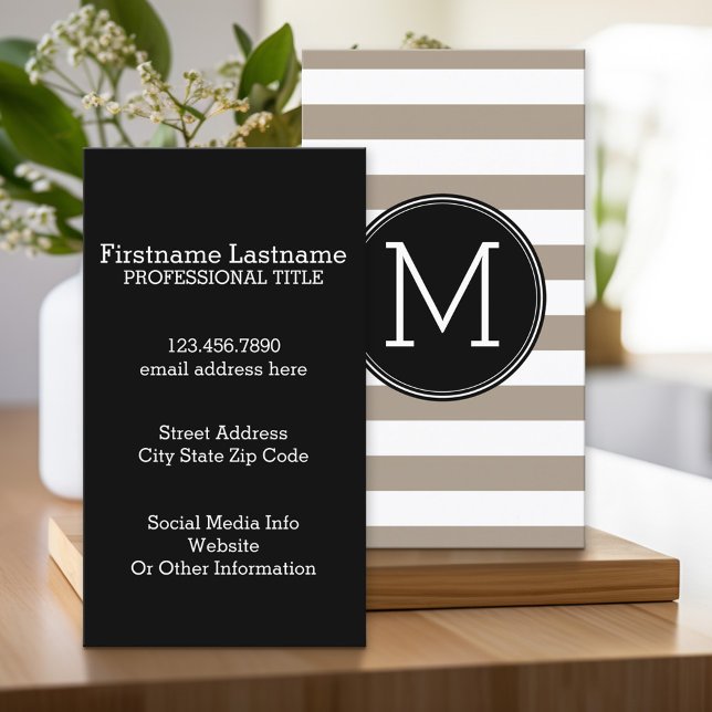 Taupe und weißes Streifenmuster Schwarzes Monogram Visitenkarte (Custom Printed Business Card)