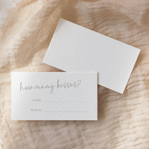 Taupe & White Minimalskript Wie viele Kisses Game Begleitkarte