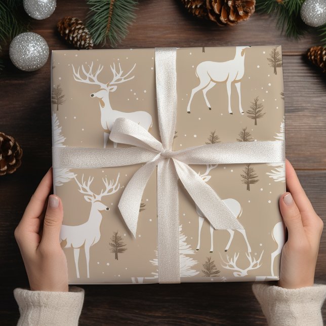 Taupe & White Scandinavian Rentier Woodland Wrapp Geschenkpapier (Von Creator hochgeladen)
