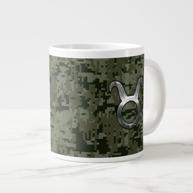 Taurus Signage auf Woodland Green Digital Camoufla Jumbo-Tasse (Vorderseite Rechts)