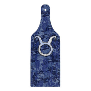 Taurus Zodiac Sign auf Blue Digital Camouflage Schneidebrett