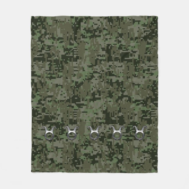Taurus Zodiac Sign auf Woodland Digital Camouflage Fleecedecke (Vorderseite)