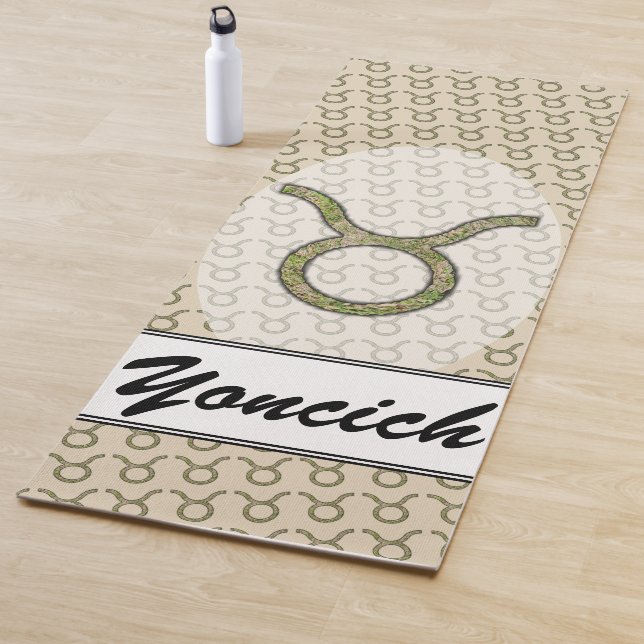 Taurus Zodiac Symbol Element von Kenneth Yoncich Yogamatte (Beispiel)