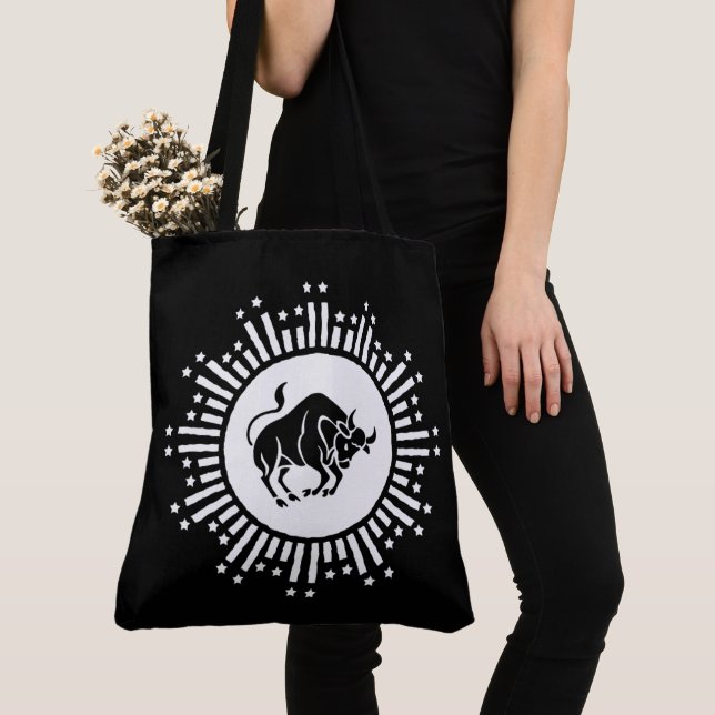 Taurus Zodiac Symbol mit keltischer Sternexplosion (Von Nahem)