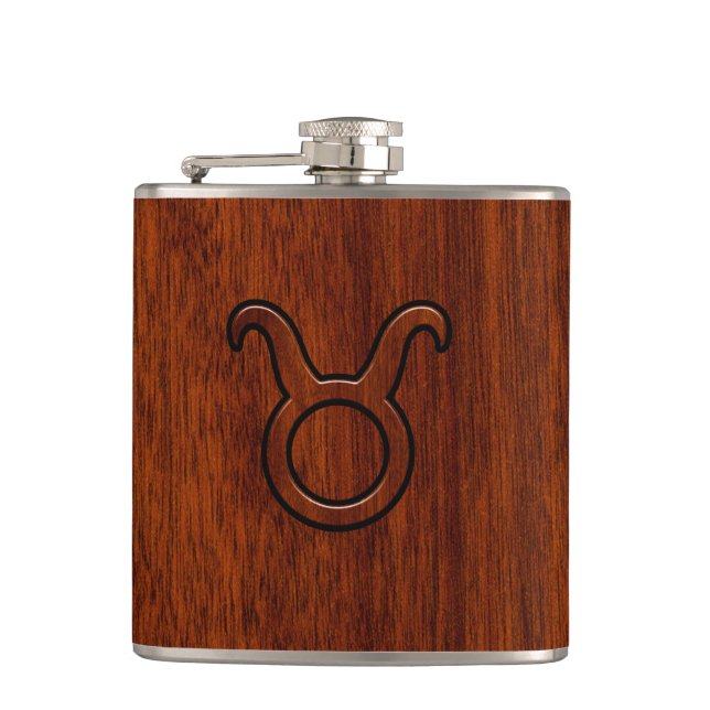 Taurus Zodiac Symbol on Mahogany Decor Flachmann (Vorderseite)
