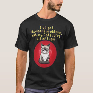 Tausend Probleme, aber mürrisches Katzenkostüm T-Shirt