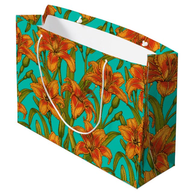 Tawny Dailily Blume Große Geschenktüte (Rückseite Schrägansicht)