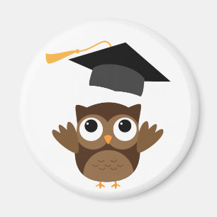 Tawny Owl mit seinem Graduiertenmagnet Magnet