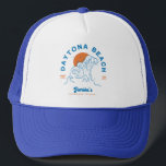 TAYTONA STRAND FLORIDA SOMMERWELLEN URLAUB TRUCKERKAPPE<br><div class="desc">DAYTONA BEACH FLORIDA SOMMER WAVES VACATION - Dieses Vintage Design Daytona Beach Design mit einem Sonnenuntergang der Silhouette,  Möwen und line-fertigen Wellen,  um an einen Frühlings-oder Winterurlaub in Florida erinnern. Dieses Tee ist auch eine tolle Geschenkidee für diejenigen,  die Daytona Beach Florida Liebe.</div>