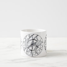 Taza con diseño de flores y mariposa abstracta
