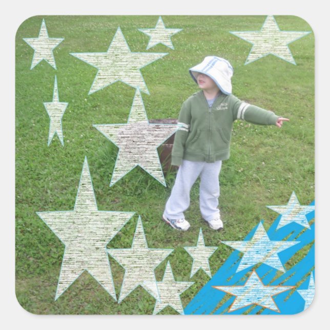 TBA Little Boy Child Niedlich Play Park Quadratischer Aufkleber (Vorderseite)