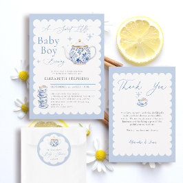 Tea Brewing Blue Script Elegant Boy Baby Shower Runder Aufkleber