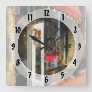 Tea Room in SoNo Norwalk, CT Quadratische Wanduhr