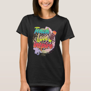 Teach Liebe Inspirierte Bleistift-Regenbogen zurüc T-Shirt
