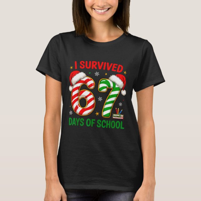 Teacher Christmas Funny Meme I Survived 67 Days Of T-Shirt (Vorderseite)