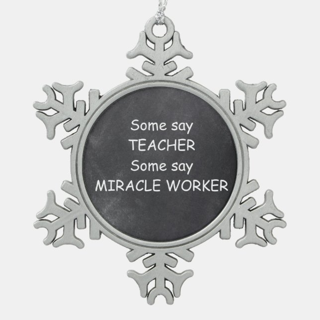 Teacher Miracle Worker Chalkboard Design Geschenk  Schneeflocken Zinn-Ornament (Vorderseite)
