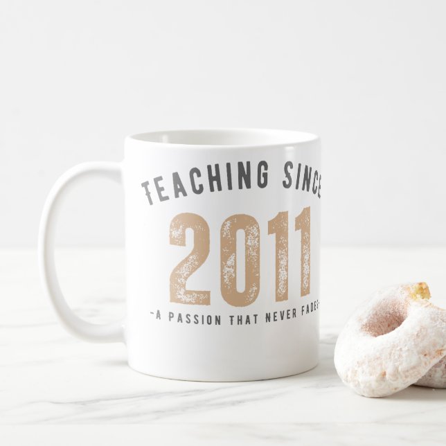 Teacher mug | Teaching since 2011 Kaffeetasse (Mit Donut)
