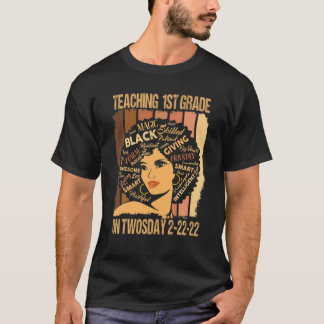 Teaching 1St Grad On Twosday 2-22-22 Black Woman T-Shirt