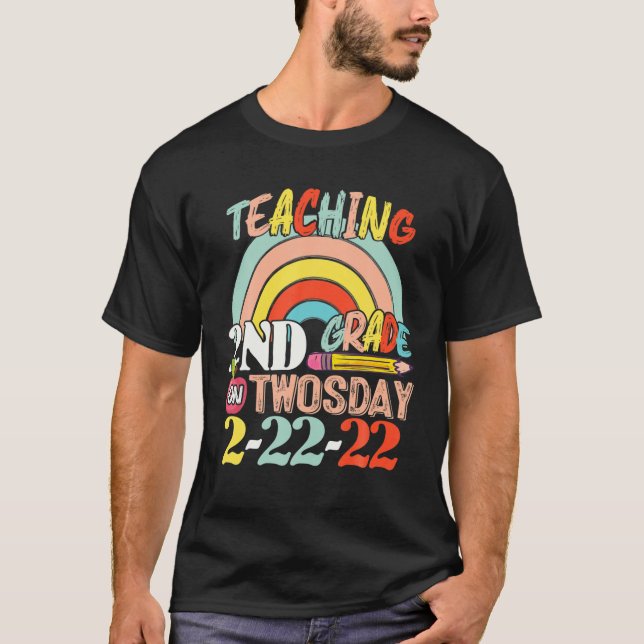 Teaching 2Nd Grade On Twosday 2/22/2022 Funny Math T-Shirt (Vorderseite)