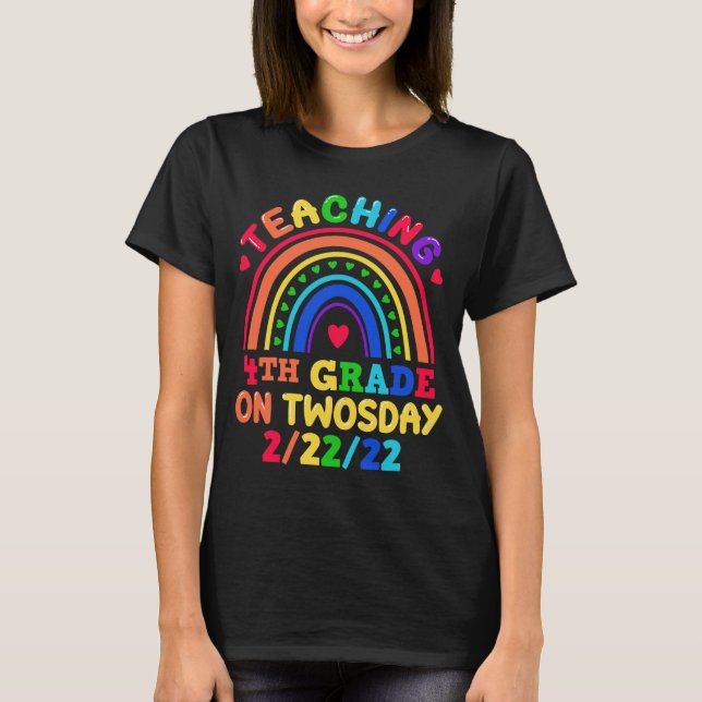 Teaching 4th Grade On Twosday 2.2.22 Teacher T-Shirt (Vorderseite)