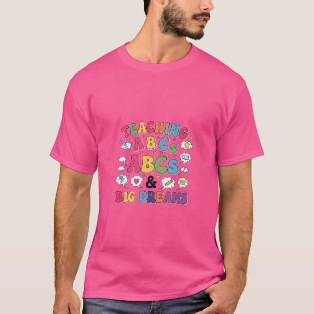 Teaching ABCs and Big Dreams – Elementary Teacher  T-Shirt (Vorderseite)