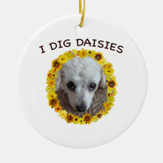 Teacup-Pudel-Hund gräbt Gänseblümchen Keramikornament